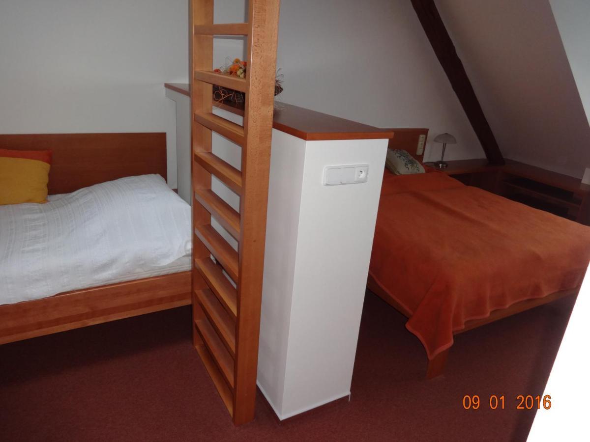 Apartmanovy Dum Bobruvka Екстер'єр фото